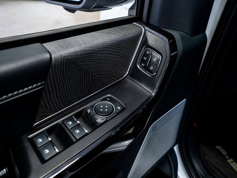 Used 2023 Ford F150 Lightning Platinum image 30