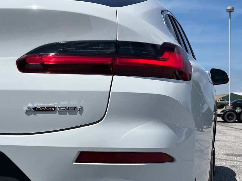 Certified 2025 BMW X4 xDrive30i w/ Premium Package AWD/4WD image 27