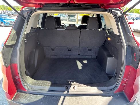 Used 2017 Ford Escape SE w/ SE Cold Weather Package FWD image 17