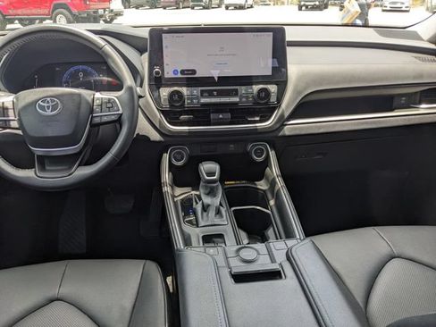 Used 2024 Toyota Grand Highlander FWD image 17