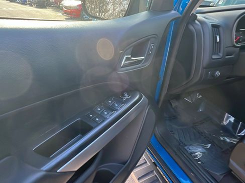 Used 2022 Chevrolet Colorado LT w/ LT Convenience Package image 15