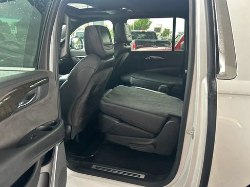 Used 2016 Cadillac Escalade ESV Platinum AWD/4WD image 17