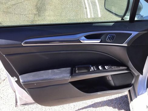 Used 2018 Ford Fusion SE w/ Equipment Group 602A image 18