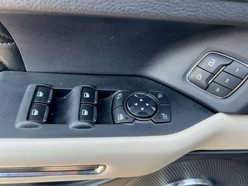 Used 2019 Ford Expedition Platinum image 16