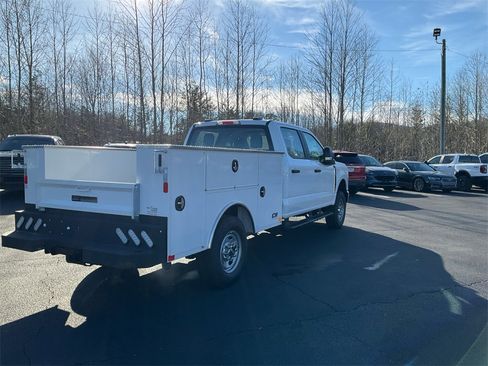 New 2026 Ford F250 XL w/ XL Chrome Package image 5