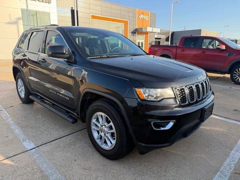 Used 2018 Jeep Grand Cherokee Laredo image 3
