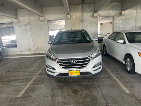 Used 2016 Hyundai Tucson SE w/ Option Group 02 FWD image 2