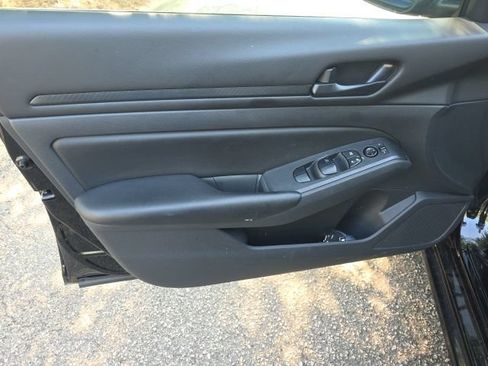 Certified 2023 Nissan Altima 2.5 S FWD image 11