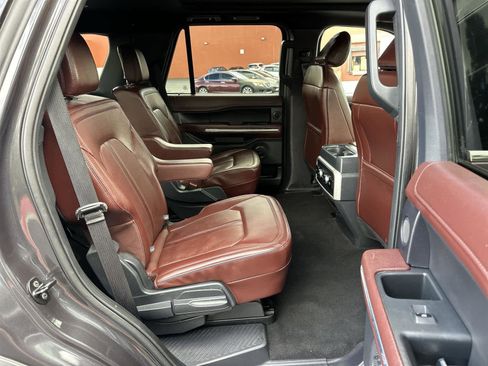 Used 2024 Ford Expedition Limited image 13