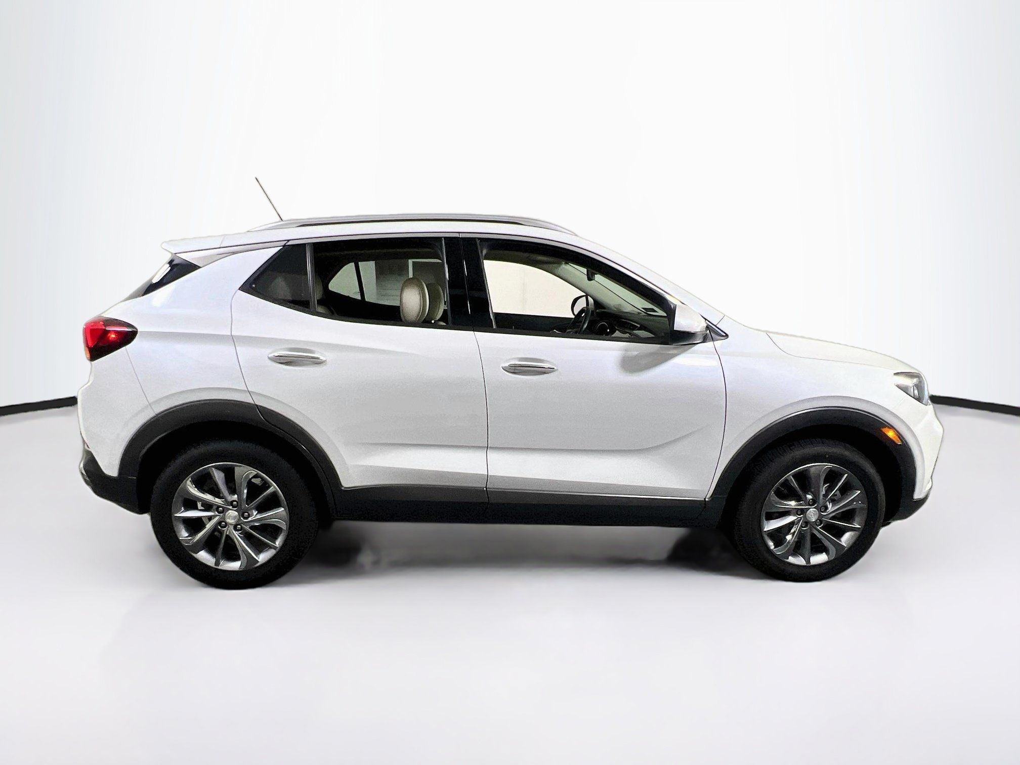 Used 2020 Buick Encore GX Essence w/ Experience Buick Package AWD/4WD image 4
