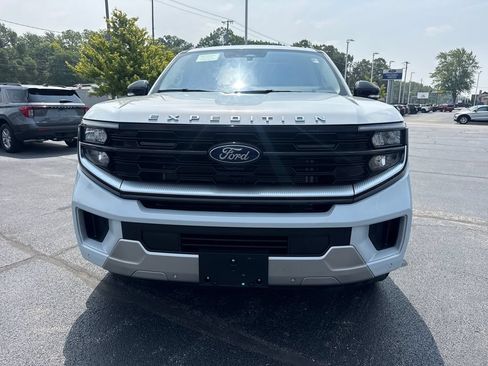 Used 2025 Ford Expedition Max Platinum w/ Driver's Package AWD/4WD image 3