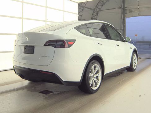 Used 2023 Tesla Model Y Long Range AWD/4WD image 6