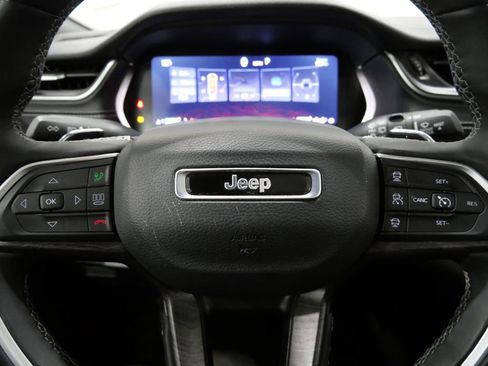 Used 2024 Jeep Grand Cherokee L Limited w/ Luxury Tech Group II image 17