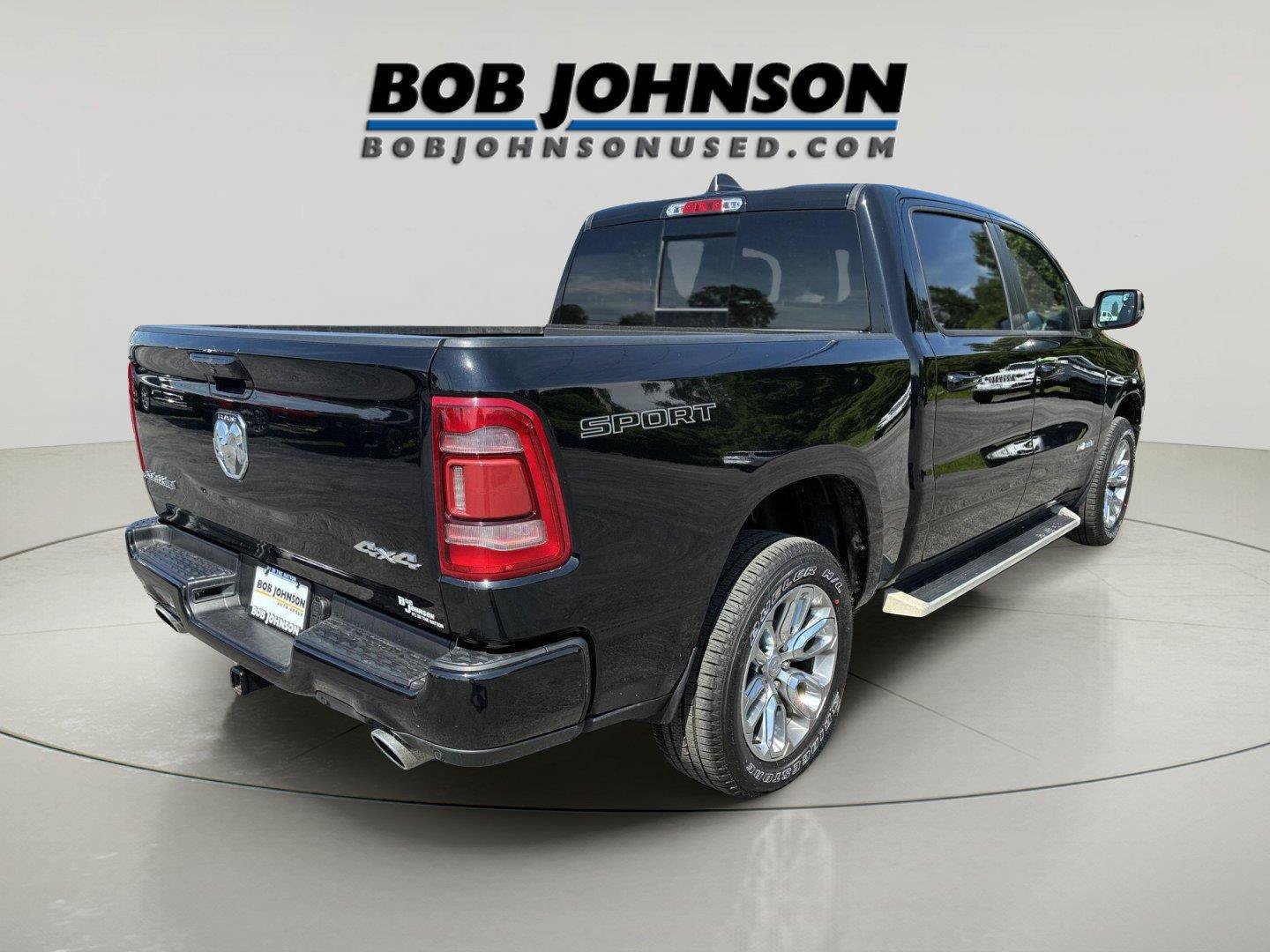 Used 2023 RAM 1500 Laramie AWD/4WD image 3