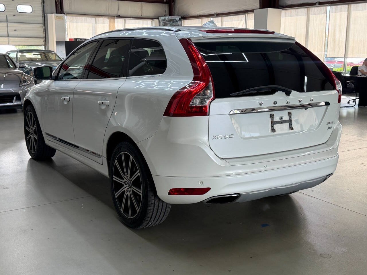 Used 2016 Volvo XC60 T6 AWD/4WD image 4