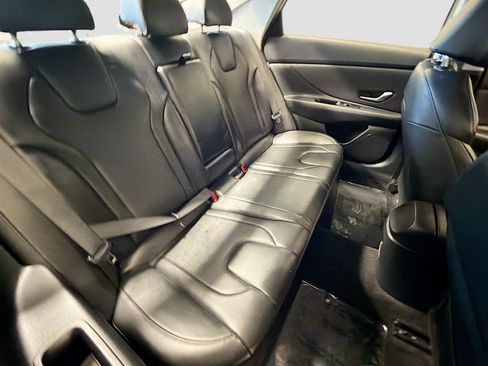 Used 2025 Hyundai Elantra Limited FWD image 13