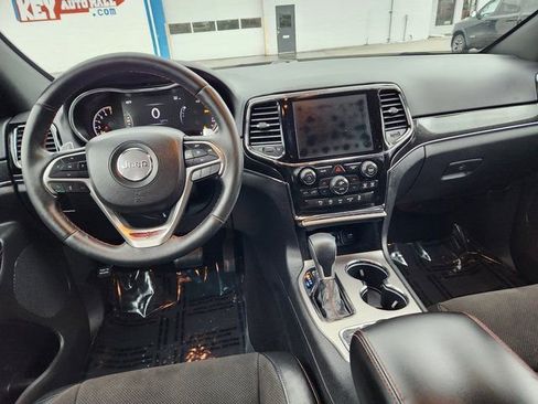 Used 2019 Jeep Grand Cherokee Trailhawk AWD/4WD image 9