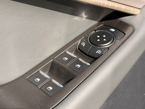 Used 2025 Ford Explorer Active AWD/4WD image 14