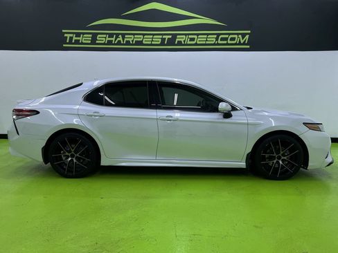 Used 2019 Toyota Camry XSE FWD image 11