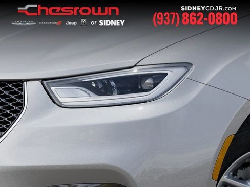 New 2026 Chrysler Pacifica Select image 10