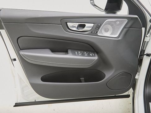 Used 2023 Volvo XC60 B5 Ultimate image 10