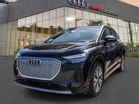 Used 2023 Audi Q4 e-tron Premium Plus w/ Premium Plus image 1