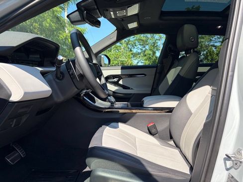 Certified 2026 Land Rover Range Rover Evoque Dynamic SE AWD/4WD image 14