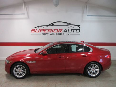 Used 2017 Jaguar XE Premium image 2