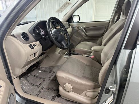 Used 2004 Toyota RAV4 4WD image 9