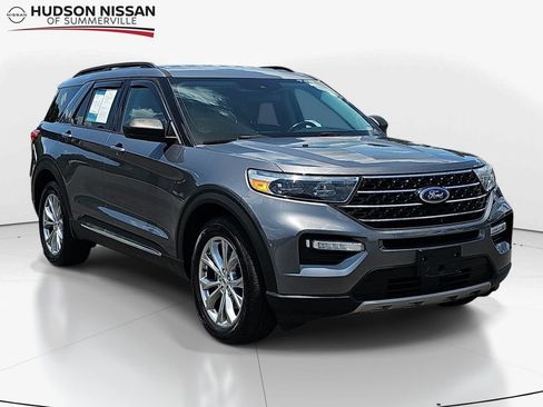 Used 2021 Ford Explorer XLT w/ Equipment Group 202A AWD/4WD image 1
