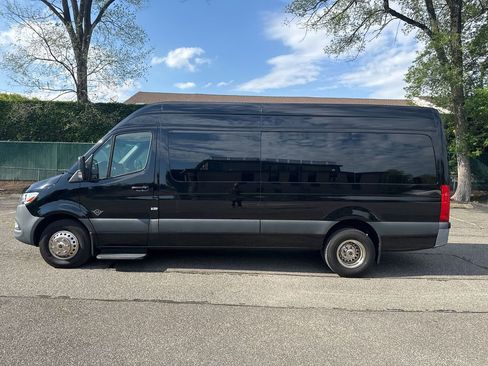 Used 2021 Mercedes-Benz Sprinter 3500 image 4