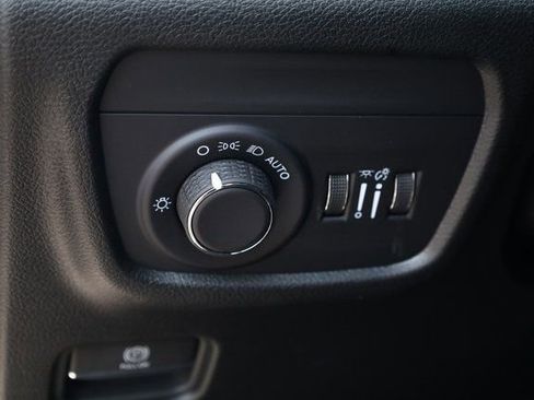 New 2025 Jeep Grand Cherokee Laredo image 9