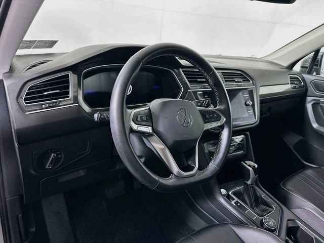 Certified 2024 Volkswagen Tiguan SE AWD/4WD image 10