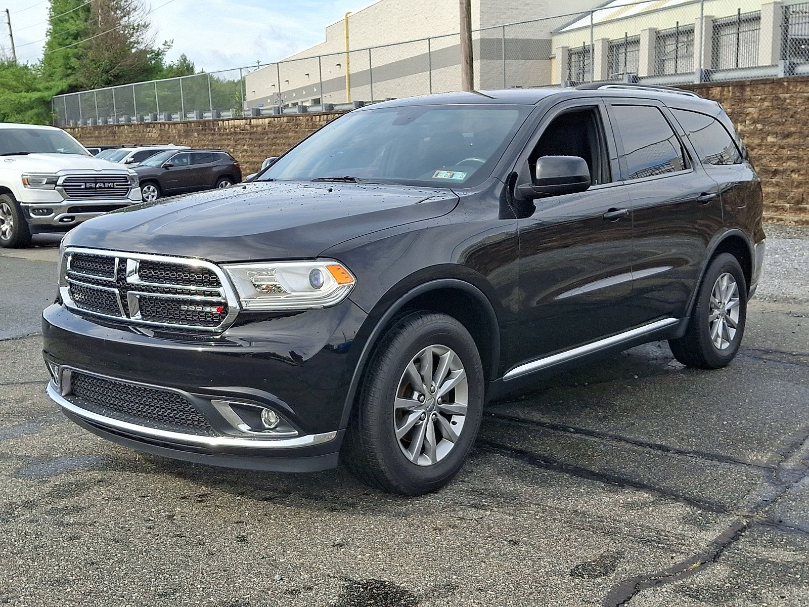 Used 2017 Dodge Durango SXT w/ Quick Order Package 23B AWD/4WD image 3