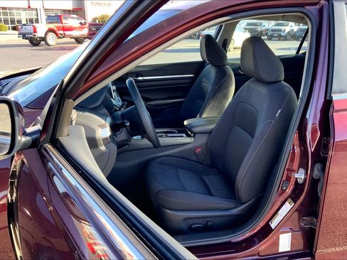 Used 2023 Nissan Altima 2.5 SV image 8