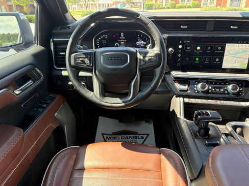 Used 2025 GMC Sierra 1500 Denali Ultimate AWD/4WD image 16