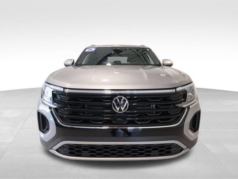 Used 2026 Volkswagen Atlas Cross Sport SE FWD image 7