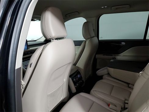Used 2023 Lincoln Aviator 2WD image 11