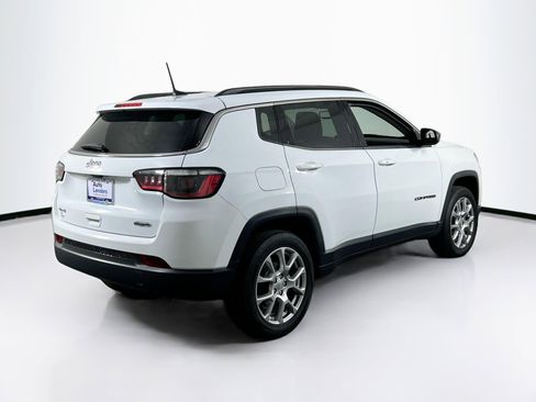 Used 2022 Jeep Compass Latitude AWD/4WD image 5