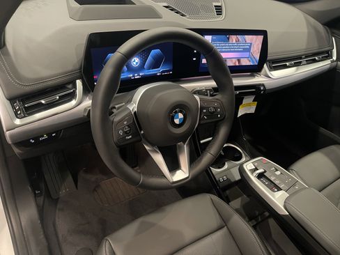 Used 2025 BMW X1 xDrive28i w/ Technology Package image 7