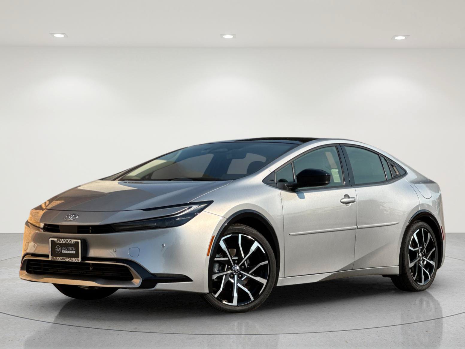 Used 2025 Toyota Prius Plug-In Hybrid FWD image 2