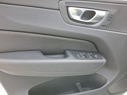 Certified 2022 Volvo XC60 B5 Momentum w/ Climate Package image 12