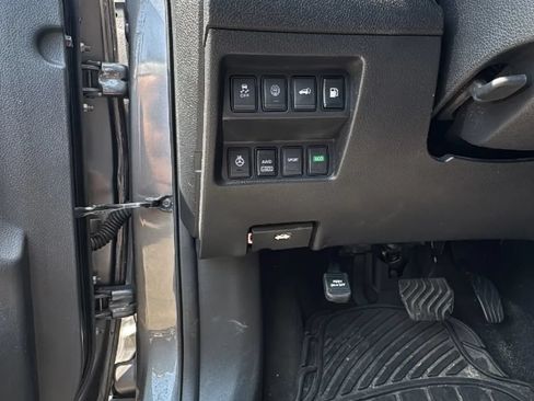 Used 2018 Nissan Rogue SL AWD/4WD image 12