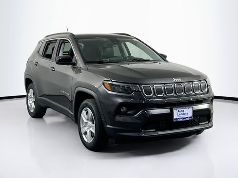 Used 2022 Jeep Compass Latitude w/ Sun and Sound Group AWD/4WD image 3