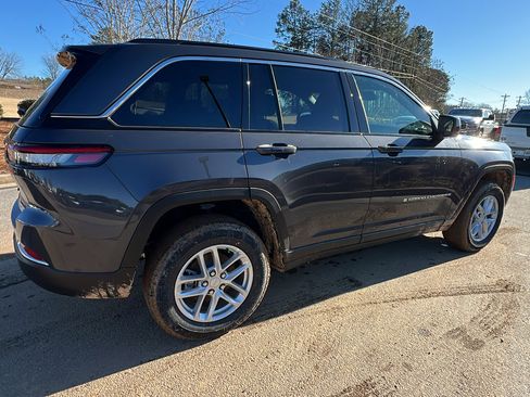 New 2025 Jeep Grand Cherokee Laredo X w/ Luxury Tech Group I image 8