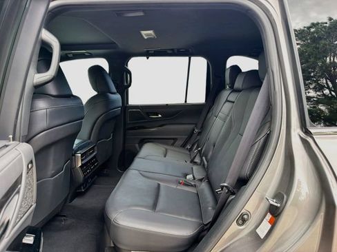 Used 2024 Lexus LX 600 4WD w/ Luxury Package image 22