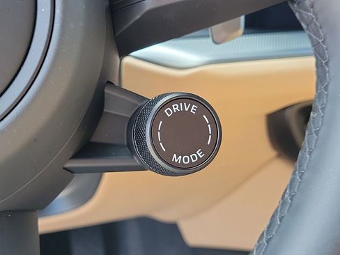 Certified 2025 Porsche Cayenne image 37