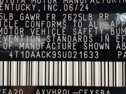 Used 2025 Toyota Camry SE image 24