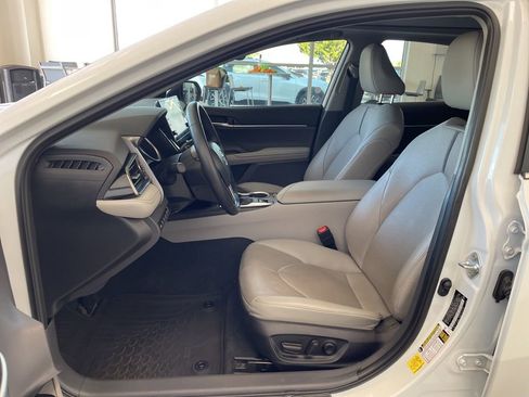 Used 2023 Toyota Camry XLE w/ Navigation Package FWD image 9