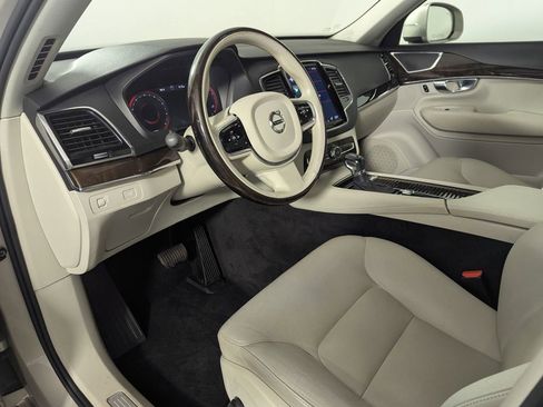 Used 2017 Volvo XC90 T6 Momentum w/ Vision Package AWD/4WD image 33